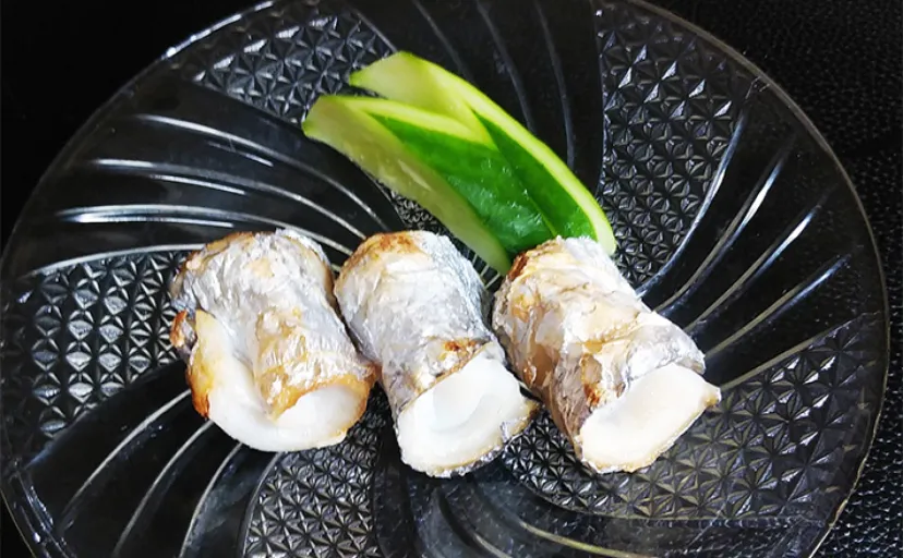 「箸が止まらない！」タチウオのロール焼きレシピ　味付けは塩だけ