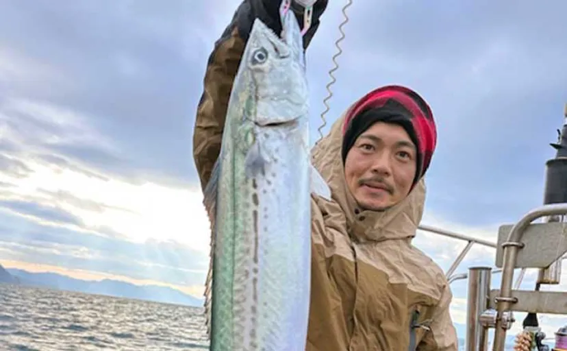 【沖釣り釣果速報】若狭沖のジギングでメタボサワラ浮上！ヒラマサ＆シーバスも交じり好気配（北陸）