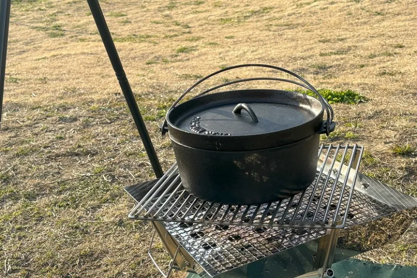 キャンプ飯作りに欠かせないのはダッチオーブン！美味しい料理でみんな満腹