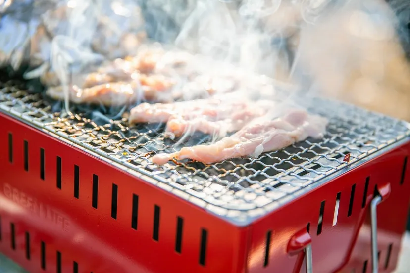 焚き火と料理を楽しむキャンプが家族で過ごす休日の定番
