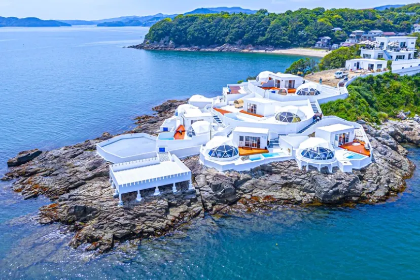 瀬戸内海がエーゲ海に？！“全棟絶景オーシャンビュー”のプライベートプール付きグランピングが今夏オープン！