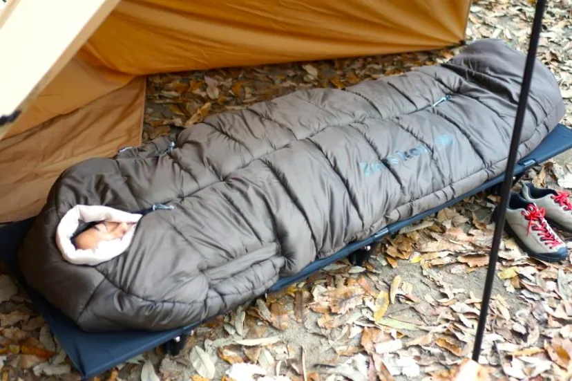 顔周りの冷気をブロック！冬キャンでも快適に眠れる“最強”の冬用シュラフ「-34℃マミー型」が改良されて機能性アップ