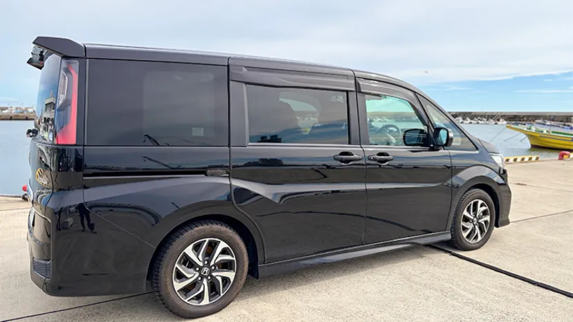 
                    【体験談】国産ミニバンで車中泊。冬でも寝具はこれだけで暖かの寝袋を紹介！