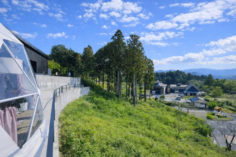 三重県伊賀市の秘湯に「温泉×グランピング」の新拠点！1日4棟限定の『glamparkさるびの温泉』が誕生