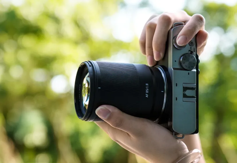 レンズの外観もカスタムできる85mm F1.8レンズ、Lマウント用が登場