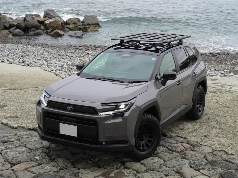 新型RAV4専用「RHINO-RACK」フラットルーフラック発売、アウトドアギアの積載力を拡張