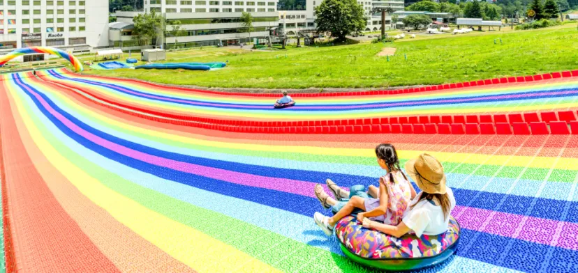 一年中楽しめるオールシーズンリゾート新潟県・苗場スキー場で、四季折々の自然を満喫
