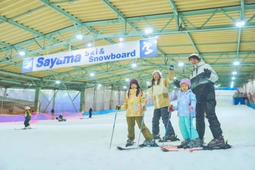 埼玉県・狭山スキー場が10月30日オープン。学生リフト券半額や親子レッスン、こたつ付き休憩席も