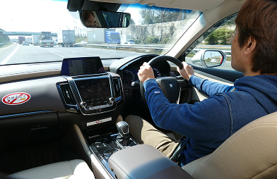 振動や偏りにスリップと、車内にいながらも異常を察知