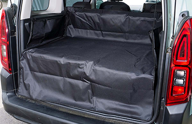 防水処理の荷室なら、心置きなく汚れものを入れられる